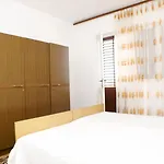 Διαμέρισμα Family Friendly Seaside Vlasici, Pag - 4131 Vlašići
