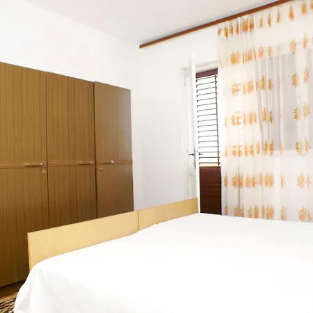 Apartman Family Friendly Seaside Vlasici, Pag - 4131 Vlašići
